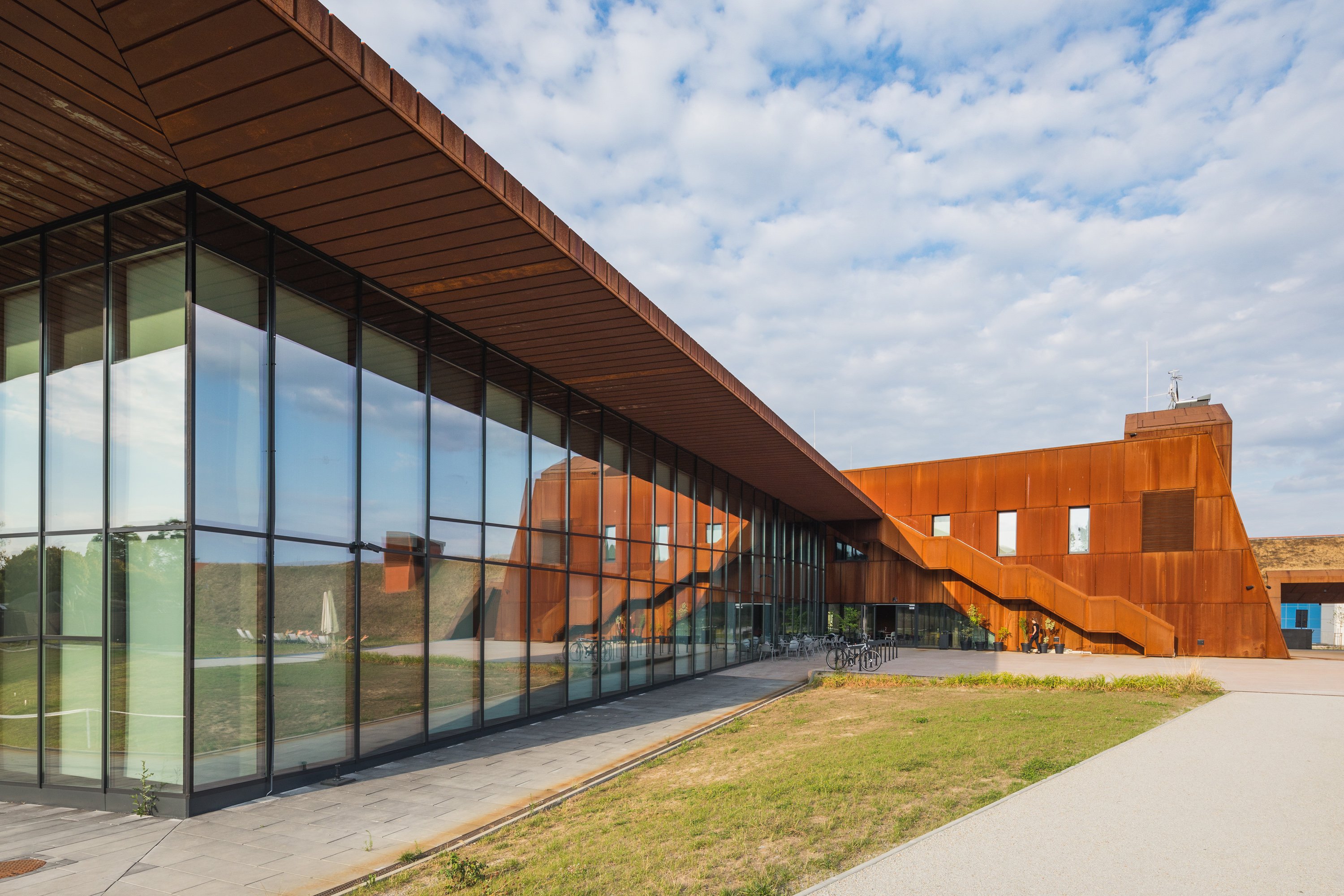 KS Cracovia 1906 Hundertjahr-feierhalle und Sportzentrum für Behinderte